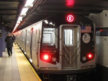 NYC_Subway_R160A_9237_on_the_E