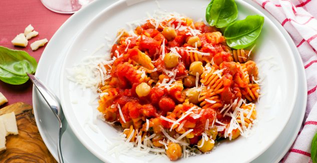Pasta with Tomatoes and Chickpeas